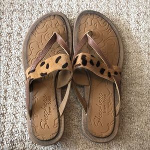 NWOT Skechers Luxe Foam Calf Hair Sandals